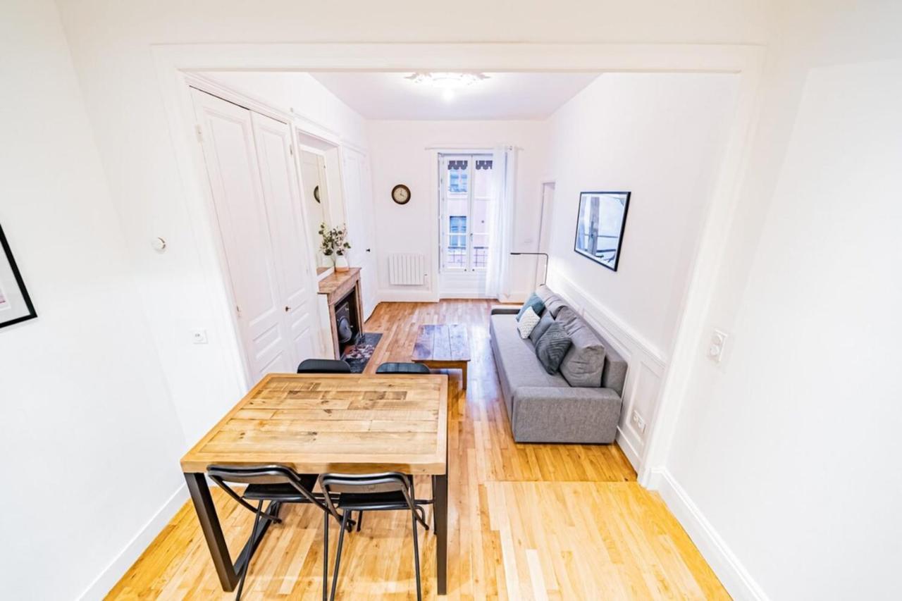 Aapartment With Character Parquet Flooring Fireplace - Charpennes ビユールバンヌ エクステリア 写真