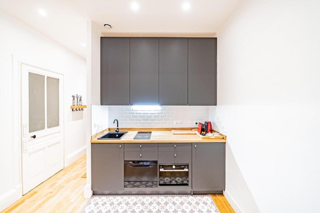 Aapartment With Character Parquet Flooring Fireplace - Charpennes ビユールバンヌ エクステリア 写真